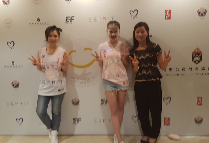 李惠華服務總監感謝何超蓮女士及G.E.M.的善心