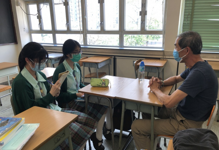 文叔(右)與Lily(左)及Kitty(中)分享自己的往事