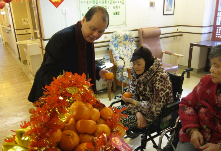 mr cheung gave mandarins to the elderly