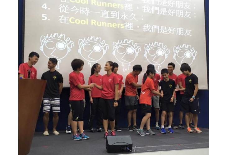 Cool Runners隊員帶領全埸觀眾唱出Cool Runners主題曲《在Cool Runners 裡我們是好朋友》