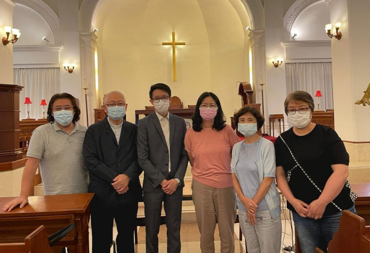 西九龍教區牧養專責小組與臨床心理學家陳凱昇先生合照