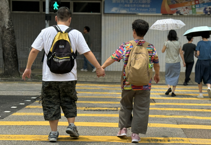 61歲的玉珍辭去工作全職照顧丈夫和兒子天海