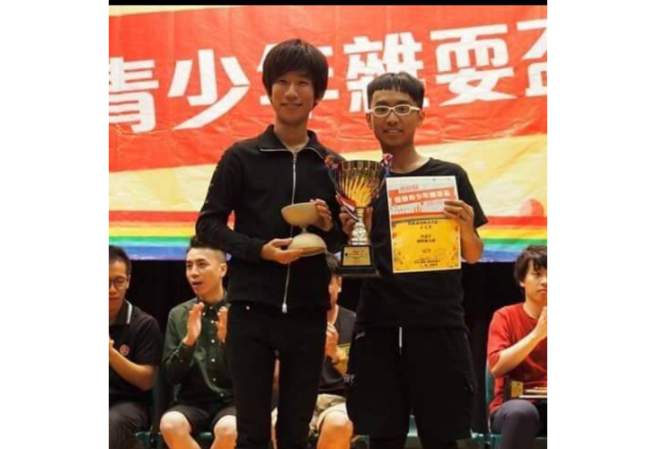 Aaron曾獲得香港青少年雜耍比賽冠軍